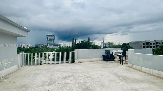 329 SE 3rd St 502S, Hallandale Beach, FL 33009