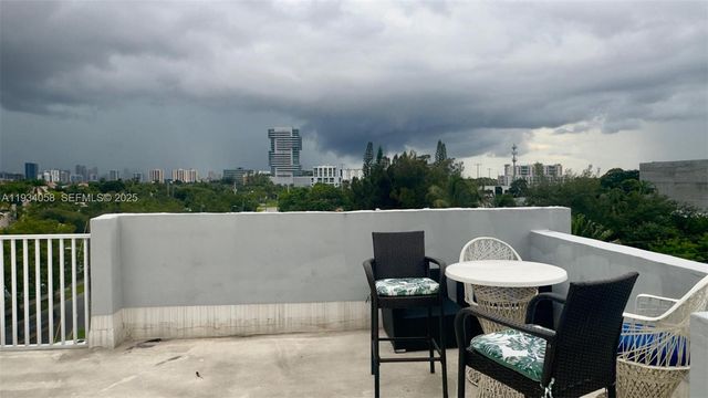 329 SE 3rd St 502S, Hallandale Beach, FL 33009