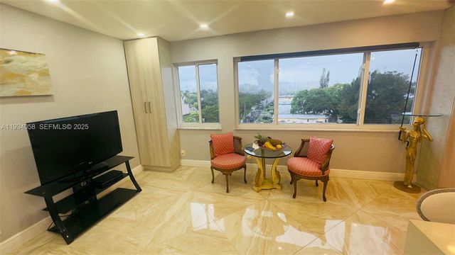 329 SE 3rd St 502S, Hallandale Beach, FL 33009