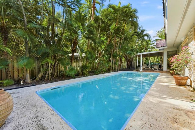 110 Merrain Road, Palm Beach, FL 33480