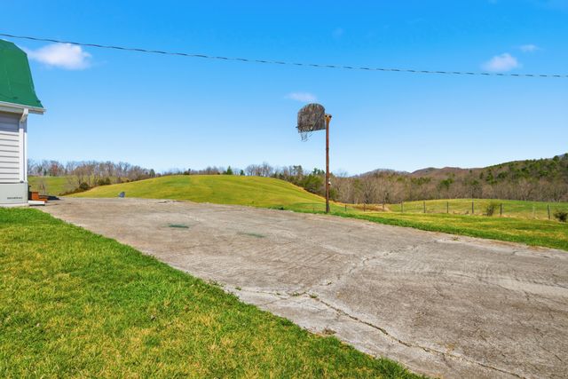 6458 Piney Woods RD, Riner, VA 24149