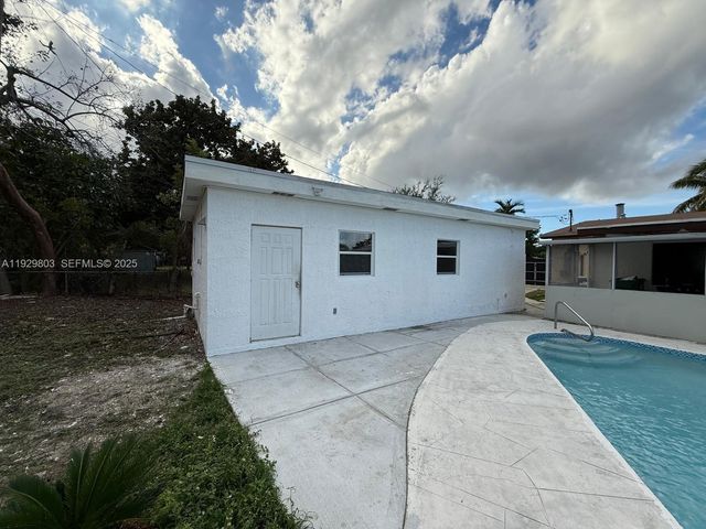 1270 North Dr, Miami, FL 33179