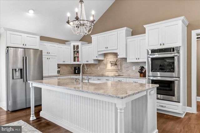 2 ALBRIGHT WAY, Quarryville, PA 17566