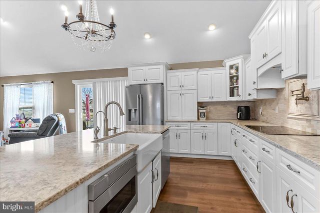 2 ALBRIGHT WAY, Quarryville, PA 17566