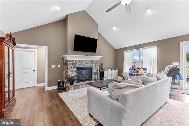 2 ALBRIGHT WAY, Quarryville, PA 17566