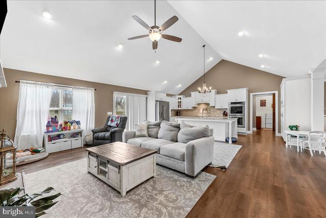 2 ALBRIGHT WAY, Quarryville, PA 17566