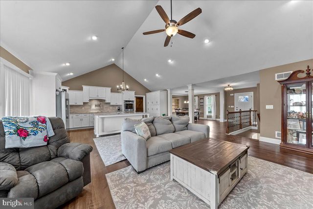 2 ALBRIGHT WAY, Quarryville, PA 17566