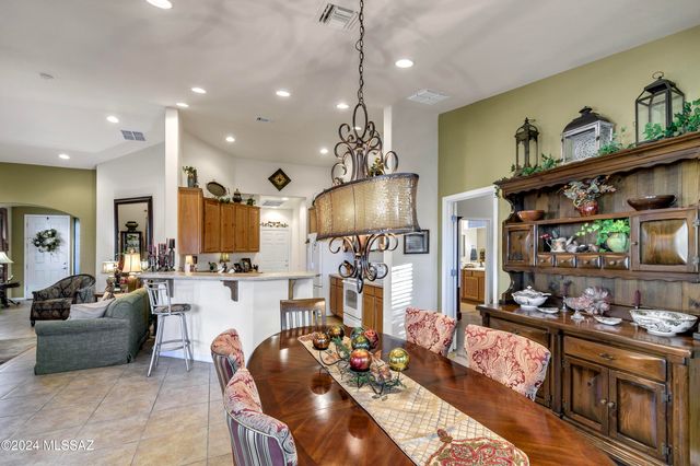 716 W Shadow Wood Street, Green Valley, AZ 85614