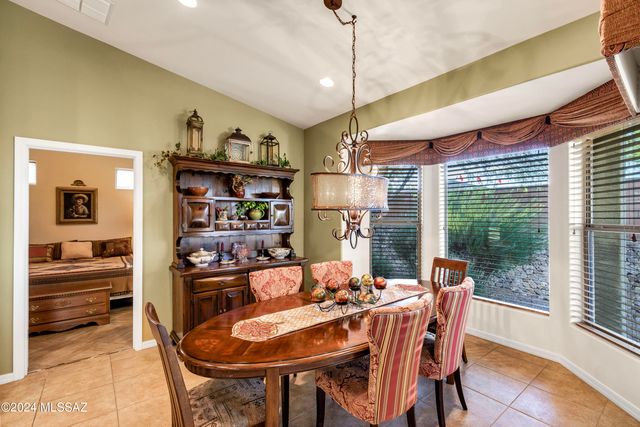 716 W Shadow Wood Street, Green Valley, AZ 85614