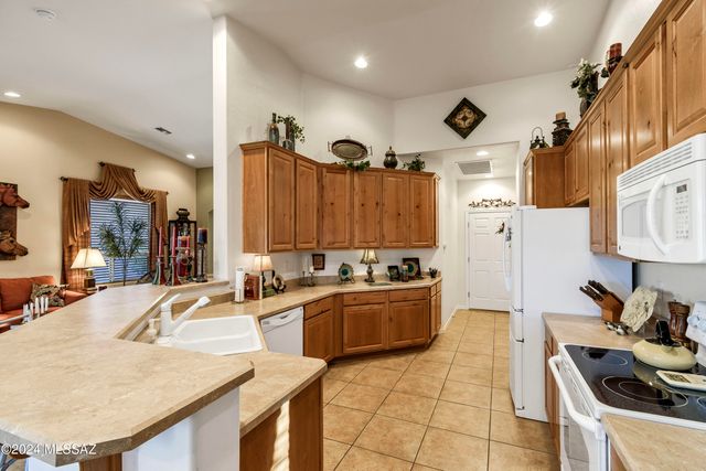 716 W Shadow Wood Street, Green Valley, AZ 85614