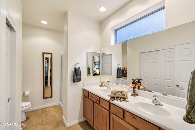 716 W Shadow Wood Street, Green Valley, AZ 85614