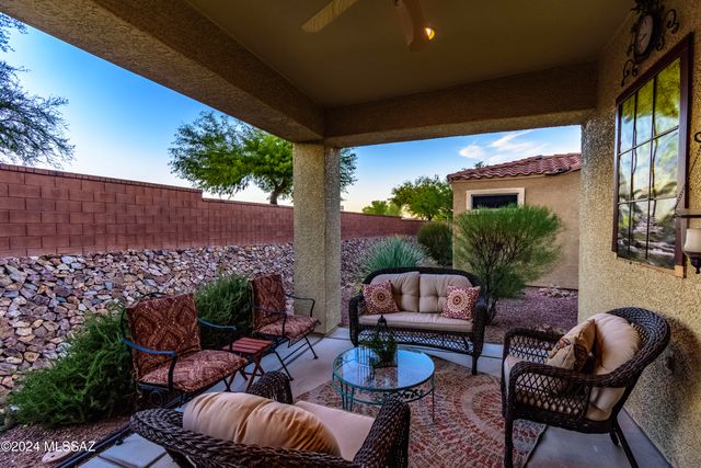 716 W Shadow Wood Street, Green Valley, AZ 85614