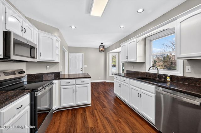 12600 Blackthorn Trace, Louisville, KY 40299