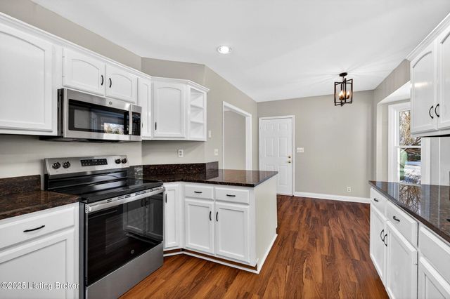 12600 Blackthorn Trace, Louisville, KY 40299