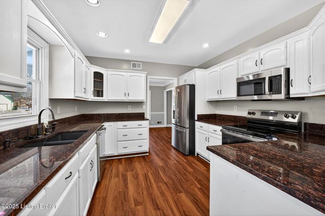 12600 Blackthorn Trace, Louisville, KY 40299