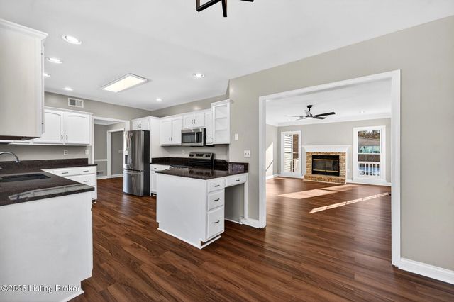 12600 Blackthorn Trace, Louisville, KY 40299