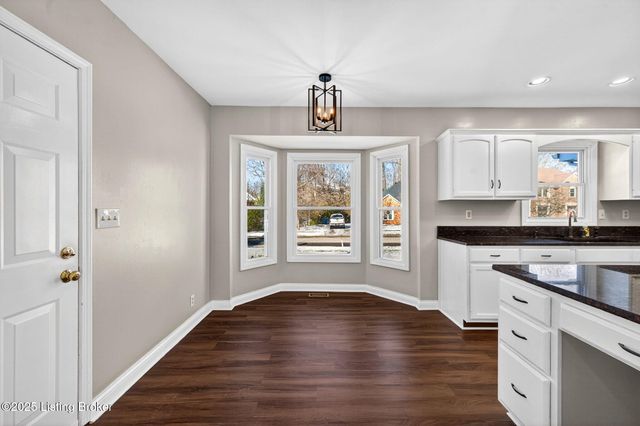 12600 Blackthorn Trace, Louisville, KY 40299