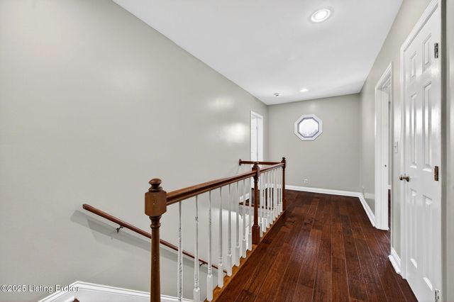 12600 Blackthorn Trace, Louisville, KY 40299