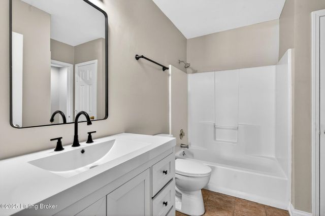 12600 Blackthorn Trace, Louisville, KY 40299