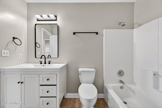 12600 Blackthorn Trace, Louisville, KY 40299