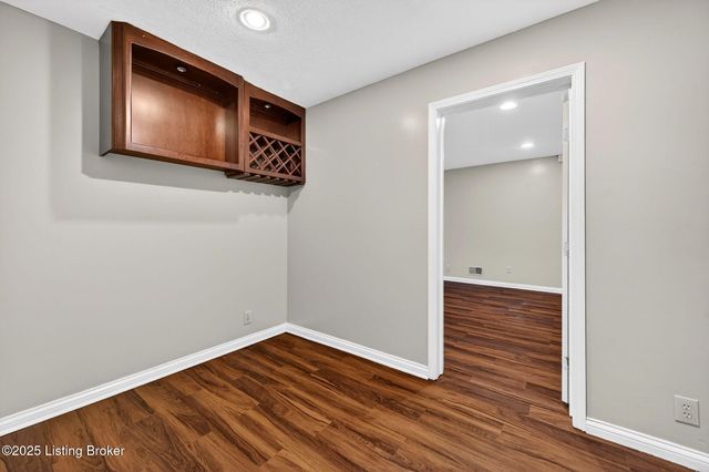 12600 Blackthorn Trace, Louisville, KY 40299