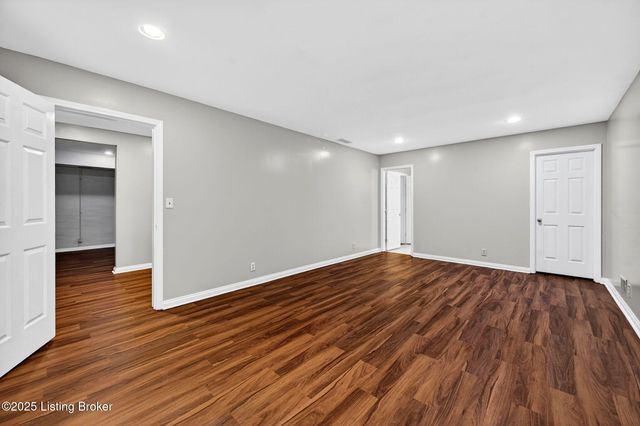 12600 Blackthorn Trace, Louisville, KY 40299