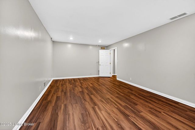 12600 Blackthorn Trace, Louisville, KY 40299