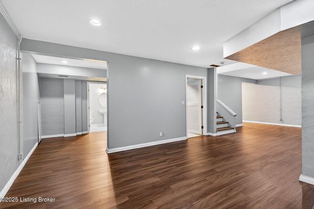 12600 Blackthorn Trace, Louisville, KY 40299