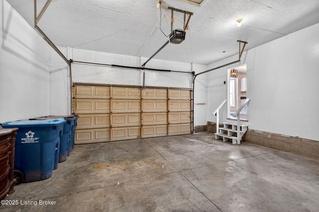 12600 Blackthorn Trace, Louisville, KY 40299