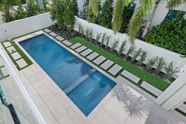 320 Grove Place, Delray Beach, FL 33444