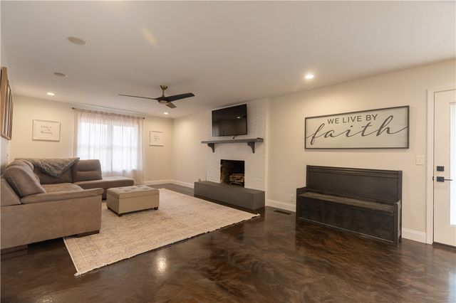 1839 S 11th Place, Rogers, AR 72756