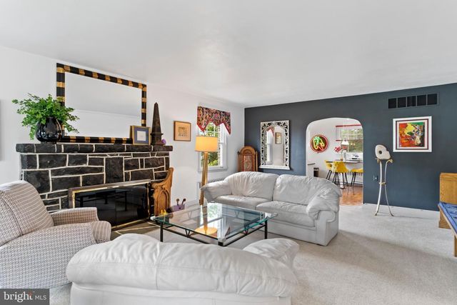 6 S 34TH ST, Camp Hill, PA 17011