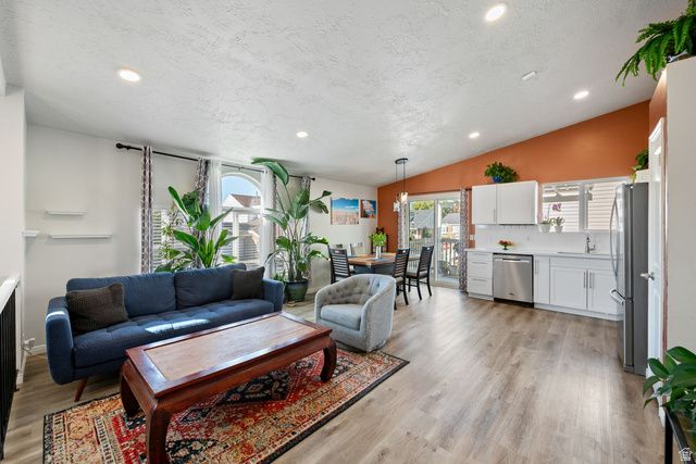 9141 S LITTLE CREEK DR, West Jordan, UT 84088