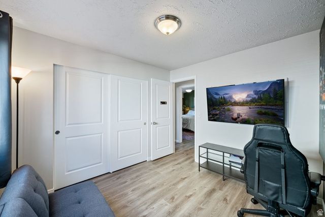 9141 S LITTLE CREEK DR, West Jordan, UT 84088