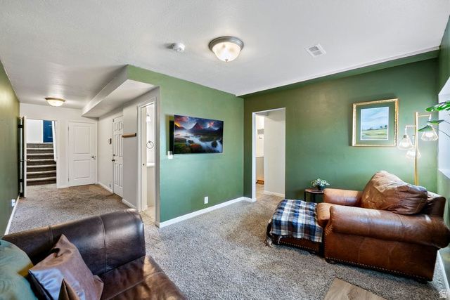 9141 S LITTLE CREEK DR, West Jordan, UT 84088