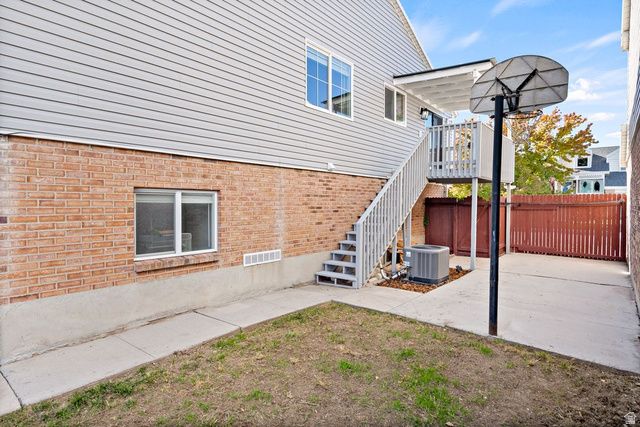 9141 S LITTLE CREEK DR, West Jordan, UT 84088