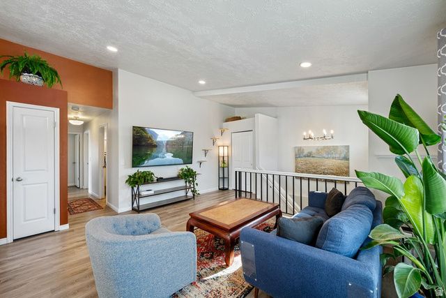 9141 S LITTLE CREEK DR, West Jordan, UT 84088