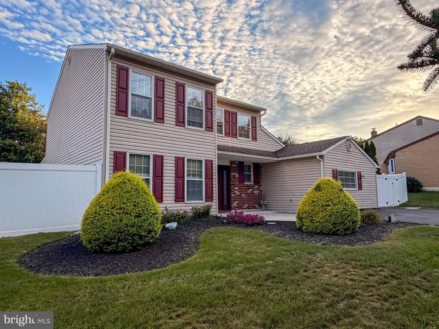 890 JORDAN DR, Bensalem, PA 19020