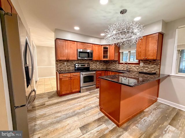 890 JORDAN DR, Bensalem, PA 19020