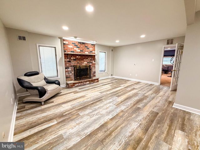 890 JORDAN DR, Bensalem, PA 19020