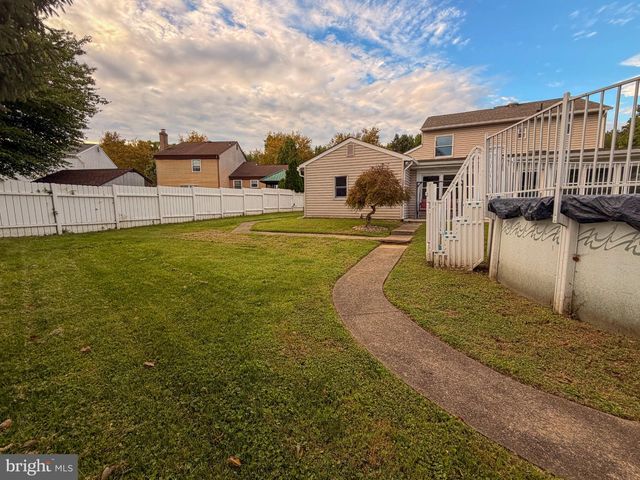 890 JORDAN DR, Bensalem, PA 19020