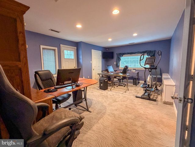 890 JORDAN DR, Bensalem, PA 19020