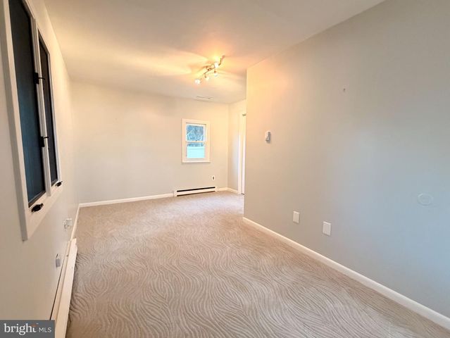 890 JORDAN DR, Bensalem, PA 19020