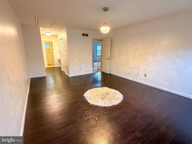 890 JORDAN DR, Bensalem, PA 19020