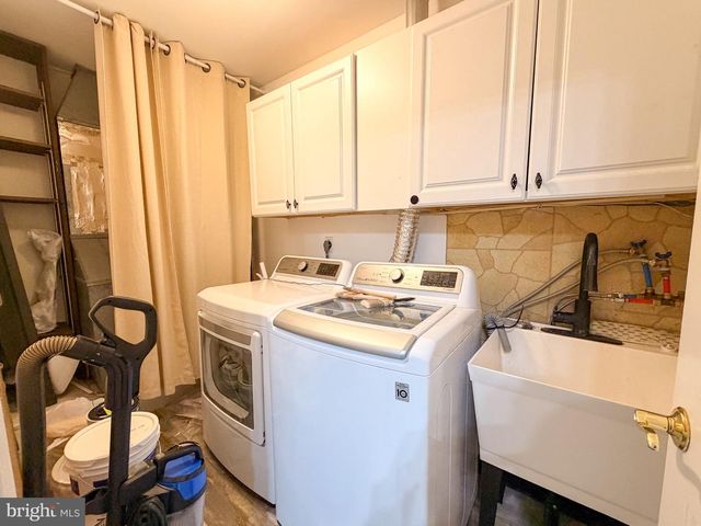 890 JORDAN DR, Bensalem, PA 19020