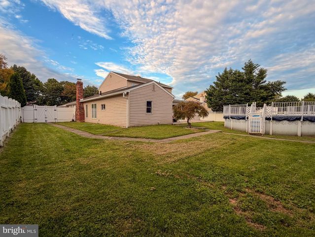 890 JORDAN DR, Bensalem, PA 19020