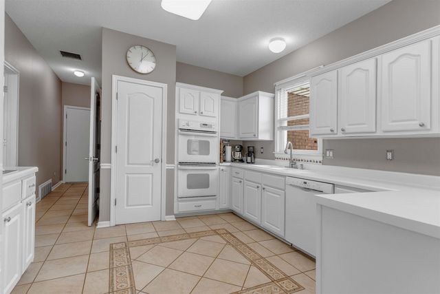 7494 S LINKS VIEW LN, Cordova, TN 38018