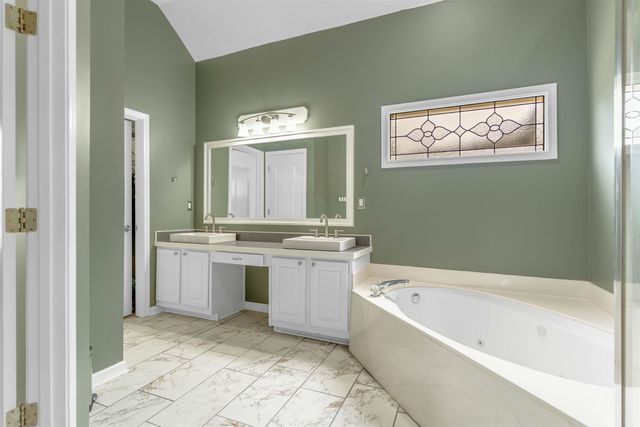 7494 S LINKS VIEW LN, Cordova, TN 38018