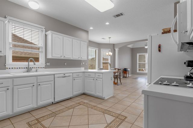 7494 S LINKS VIEW LN, Cordova, TN 38018