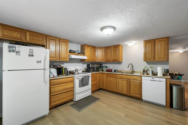 71 Kelleys Corner Road, Chichester, NH 03258